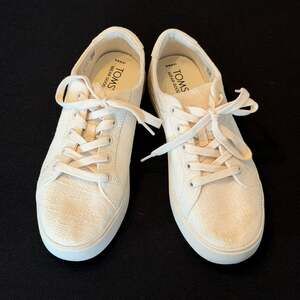 TOMS Women's Kameron Lace-Up Sneaker Slub Texture Natural Color sz 8.5